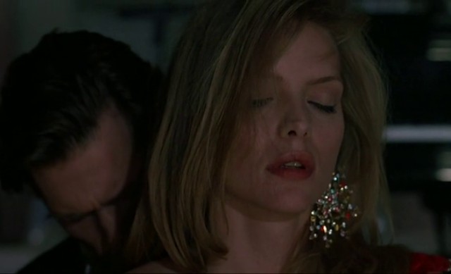 Michelle Pfeiffer sexy scene – The Fabulous Baker Boys (1989)